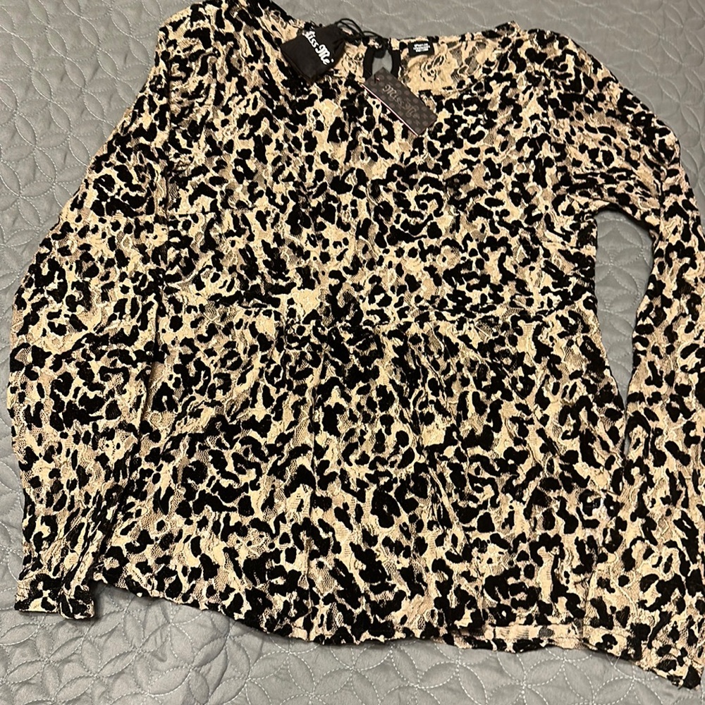Miss Me woman’s lace top size Large NWT